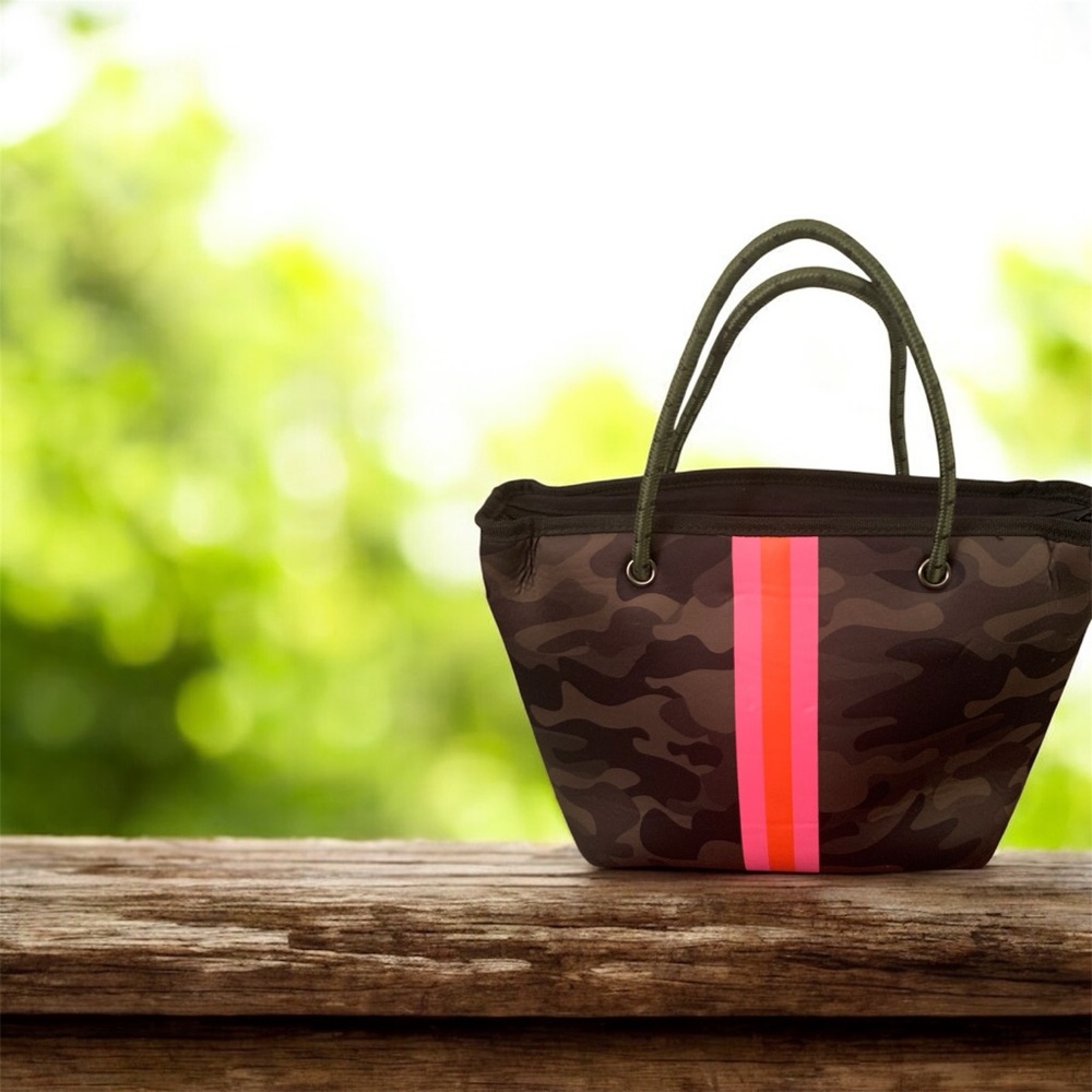HAUTE SHORE Camouflage Tote with Neon Pink Accent